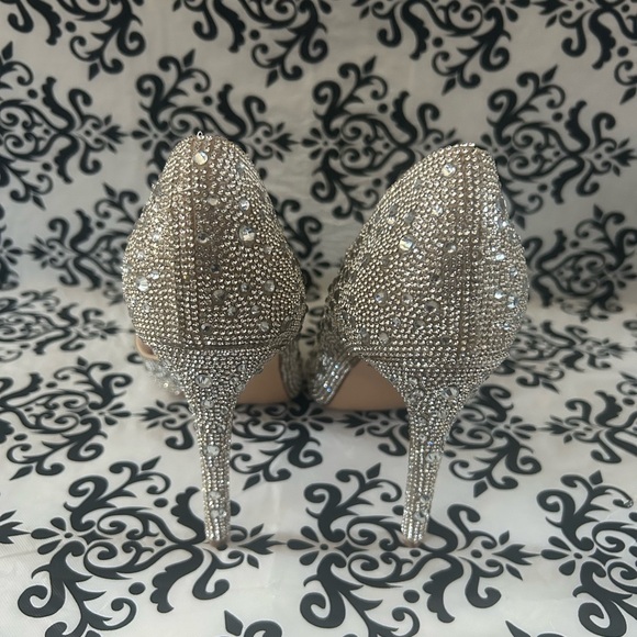 NWOT Silver Crystal Embellished Pumps - Picture 9 of 12